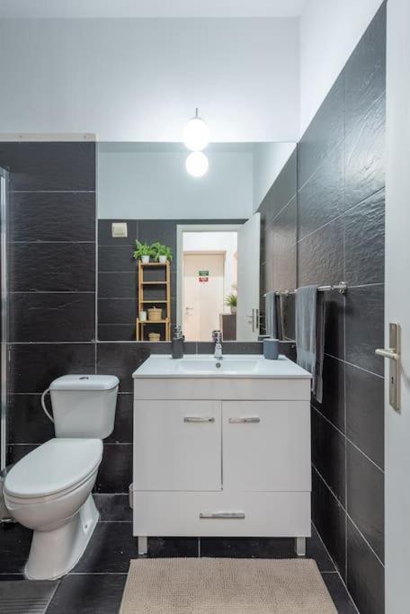 Modern Rustic In Graca Apartment *