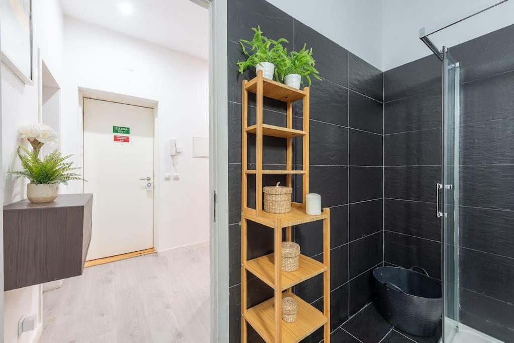 Modern Rustic In Graca Apartment *