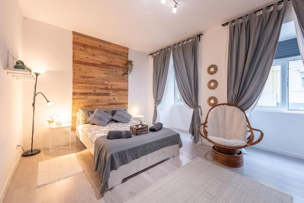 Modern Rustic In Graca Apartment
